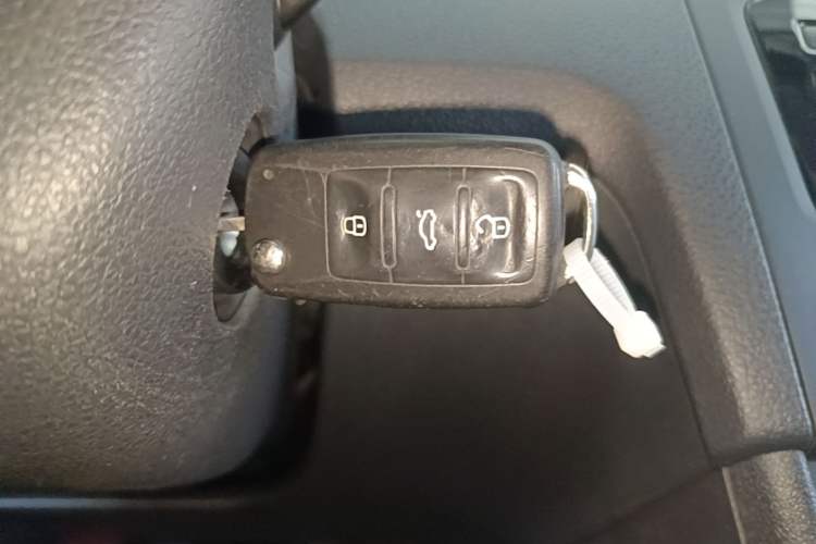 Used Skoda Rapid Spaceback 2016 Revised Version 1.6L Manual Front-Drive Edition Vehicle Key