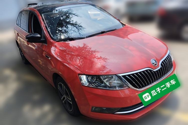 Used Skoda Rapid Spaceback 2018 1.6L Automatic Sport Edition Front Right 45 Deg