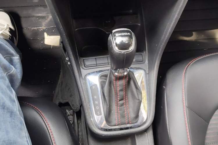 Used Skoda Rapid Spaceback 2018 1.6L Automatic Sport Edition Gear Lever