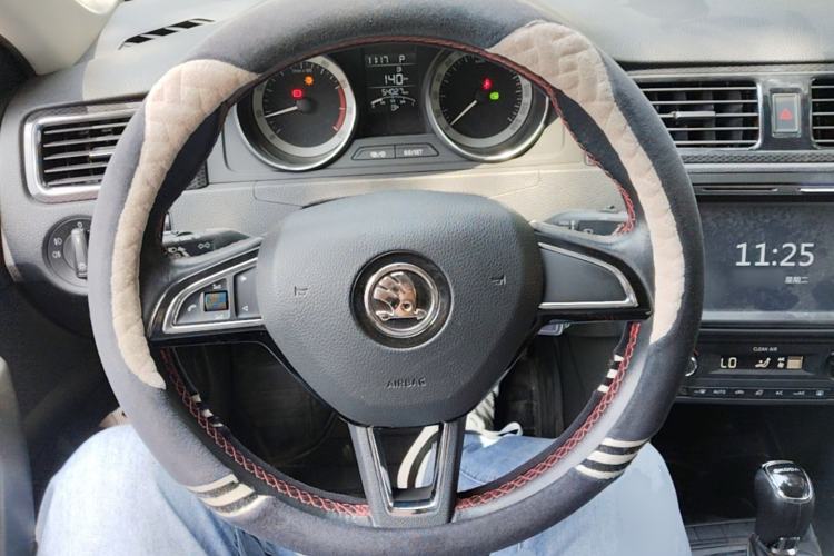 Used Skoda Rapid Spaceback 2018 1.6L Automatic Sport Edition Steering Wheel