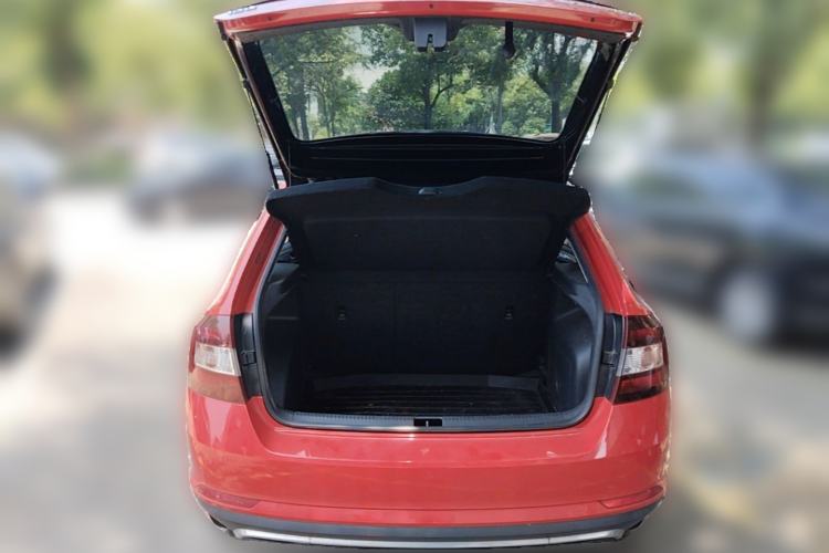 Used Skoda Rapid Spaceback 2018 1.6L Automatic Sport Edition Trunk