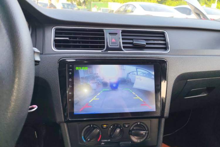 Used Skoda Rapid Spaceback 2018 1.6L Automatic Standard Edition Audio And AC Panel