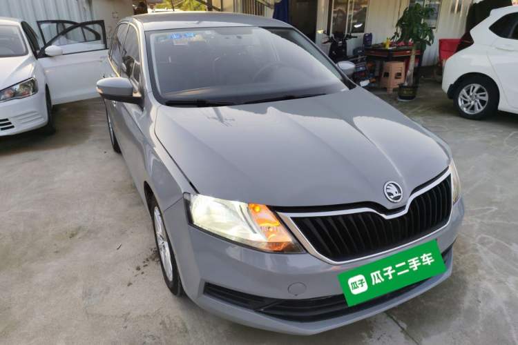 Used Skoda Rapid Spaceback 2018 1.6L Automatic Standard Edition Front Right 45 Deg