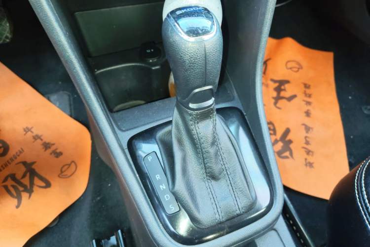 Used Skoda Rapid Spaceback 2018 1.6L Automatic Standard Edition Gear Lever