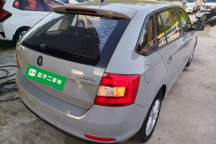 Used Skoda Rapid Spaceback 2018 1.6L Automatic Standard Edition Rear Right 45 Deg