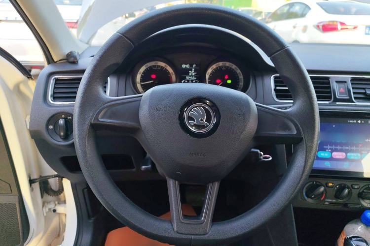 Used Skoda Rapid Spaceback 2018 1.6L Automatic Standard Edition Steering Wheel