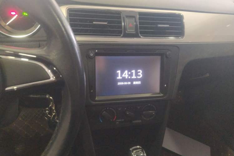 Used Skoda Rapid Spaceback 2018 1.6L Automatic Comfort Edition Audio And AC Panel