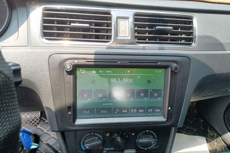 Used Skoda Rapid Spaceback 2018 1.6L Automatic Standard Edition Audio And AC Panel