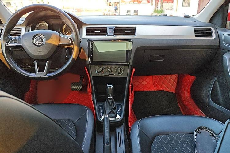 Used Skoda Rapid Spaceback 2018 1.6L Automatic Comfort Edition Audio And AC Panel