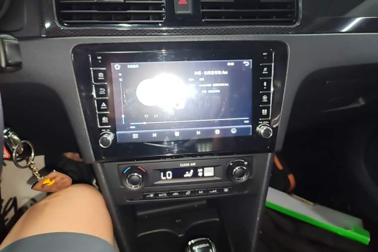 Used Skoda Rapid Spaceback 2018 1.6L Automatic Sport Edition Audio And AC Panel