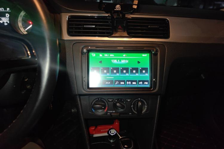 Used Skoda Rapid Spaceback 2018 1.6L Automatic Comfort Edition Audio And AC Panel