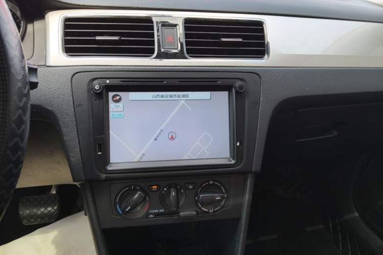 Used Skoda Rapid Spaceback 2018 1.6L Automatic Comfort Edition Audio And AC Panel