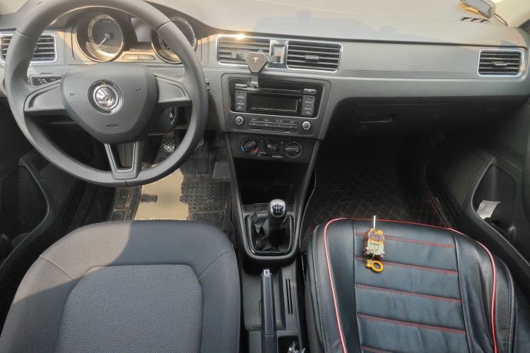 Used Skoda Rapid Spaceback 2018 1.4L Manual Standard Edition Center Console