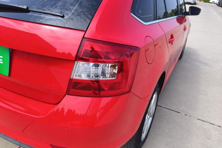 Used Skoda Rapid Spaceback 2018 1.6L Automatic Comfort Edition Exterior 3