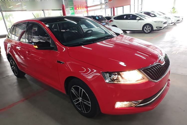 Used Skoda Rapid Spaceback 2018 1.6L Automatic Sport Edition Front Right 45 Deg
