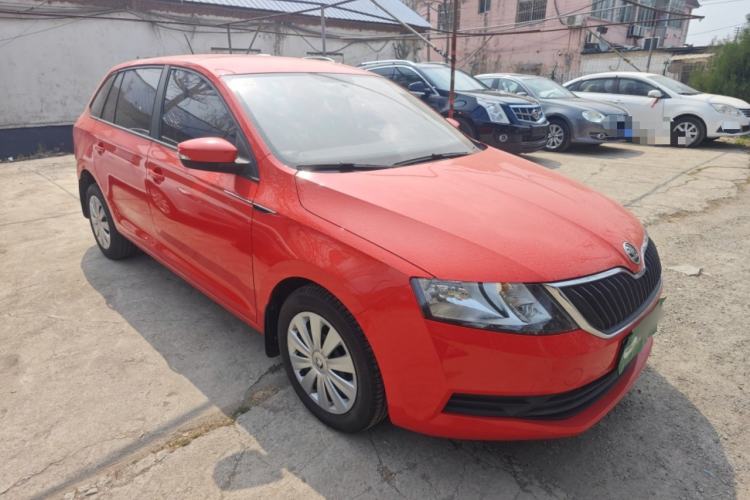 Used Skoda Rapid Spaceback 2018 1.4L Manual Standard Edition Front Right 45 Deg