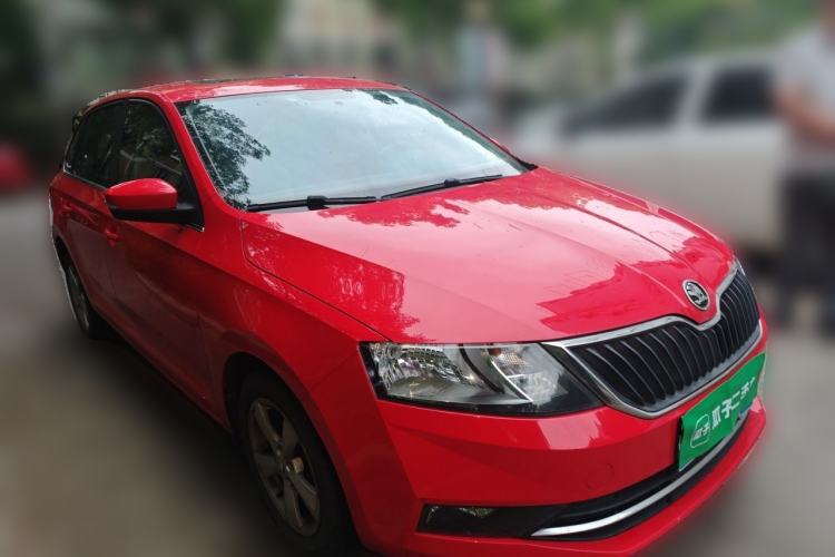 Used Skoda Rapid Spaceback 2018 1.6L Automatic Comfort Edition Front Right 45 Deg