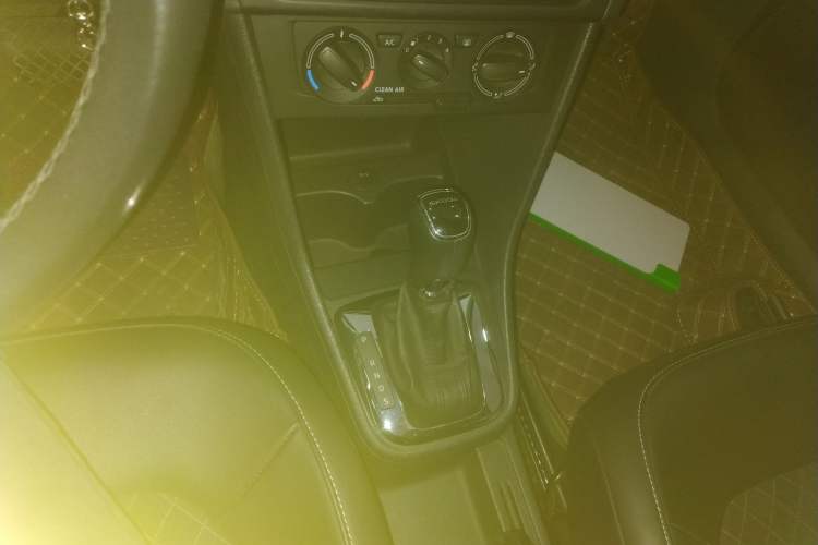 Used Skoda Rapid Spaceback 2018 1.6L Automatic Comfort Edition Gear Lever