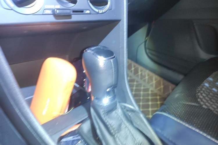 Used Skoda Rapid Spaceback 2018 1.6L Automatic Comfort Edition Gear Lever