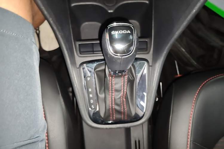 Used Skoda Rapid Spaceback 2018 1.6L Automatic Sport Edition Gear Lever
