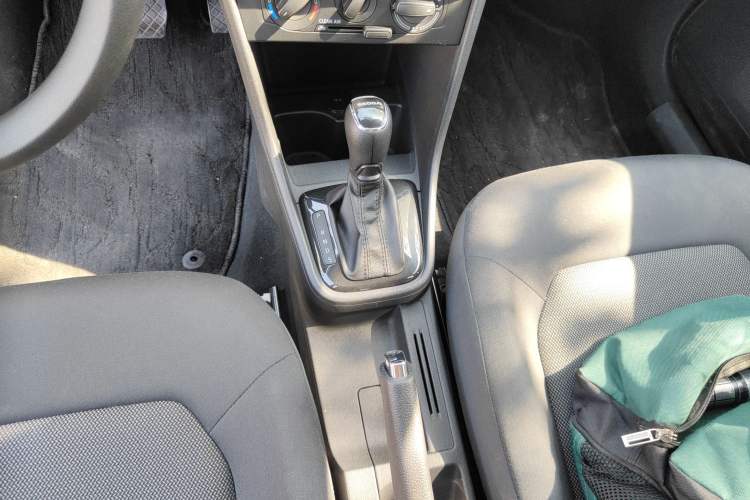 Used Skoda Rapid Spaceback 2018 1.6L Automatic Standard Edition Gear Lever