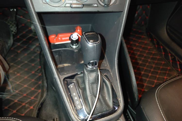 Used Skoda Rapid Spaceback 2018 1.6L Automatic Comfort Edition Gear Lever