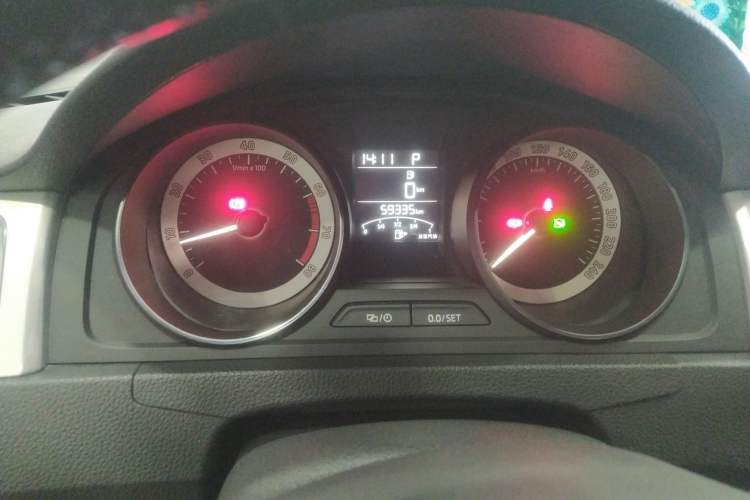 Used Skoda Rapid Spaceback 2018 1.6L Automatic Comfort Edition Instrument Cluster