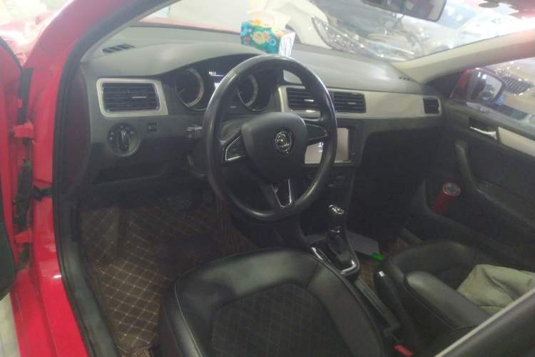 Used Skoda Rapid Spaceback 2018 1.6L Automatic Comfort Edition Interior 2