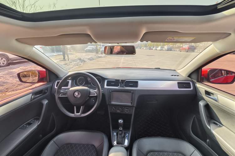 Used Skoda Rapid Spaceback 2018 1.6L Automatic Comfort Edition Interior 2