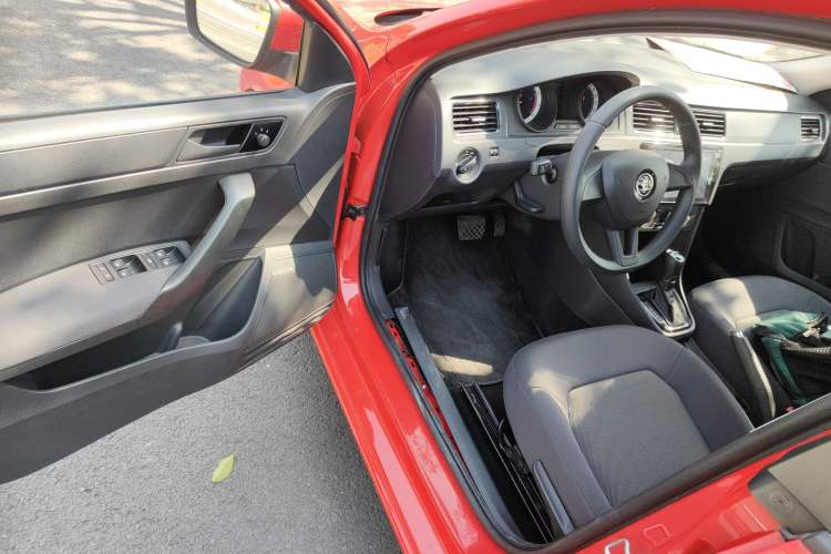 Used Skoda Rapid Spaceback 2018 1.6L Automatic Standard Edition Interior 3