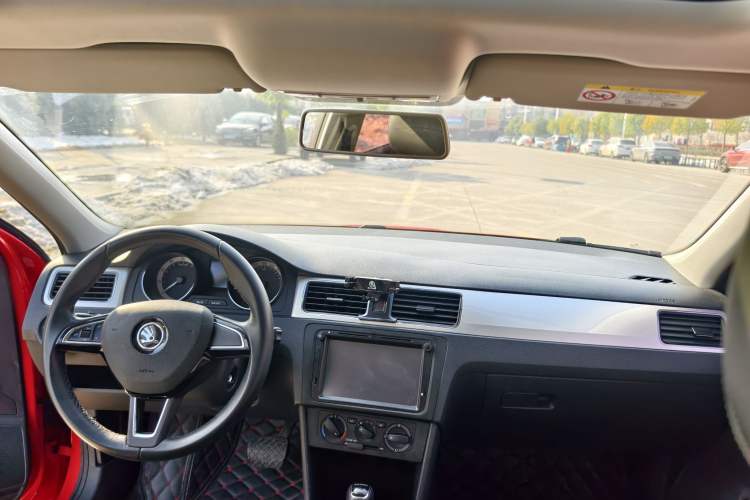 Used Skoda Rapid Spaceback 2018 1.6L Automatic Comfort Edition Interior 3