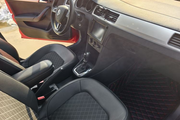 Used Skoda Rapid Spaceback 2018 1.6L Automatic Comfort Edition Interior 4
