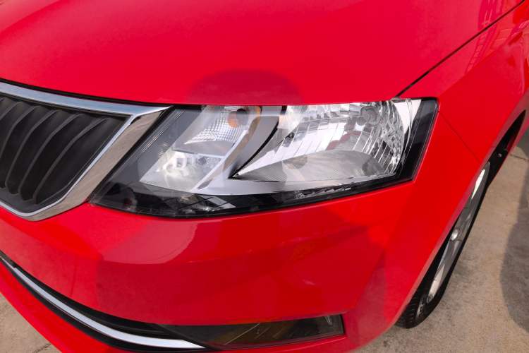 Used Skoda Rapid Spaceback 2018 1.6L Automatic Comfort Edition Left Front Headlight