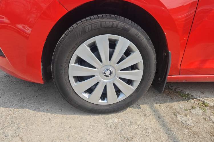 Used Skoda Rapid Spaceback 2018 1.4L Manual Standard Edition Left Front Wheel Hub