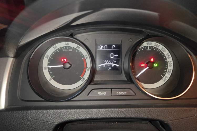 Used Skoda Rapid Spaceback 2018 1.6L Automatic Comfort Edition Odometer Close Up