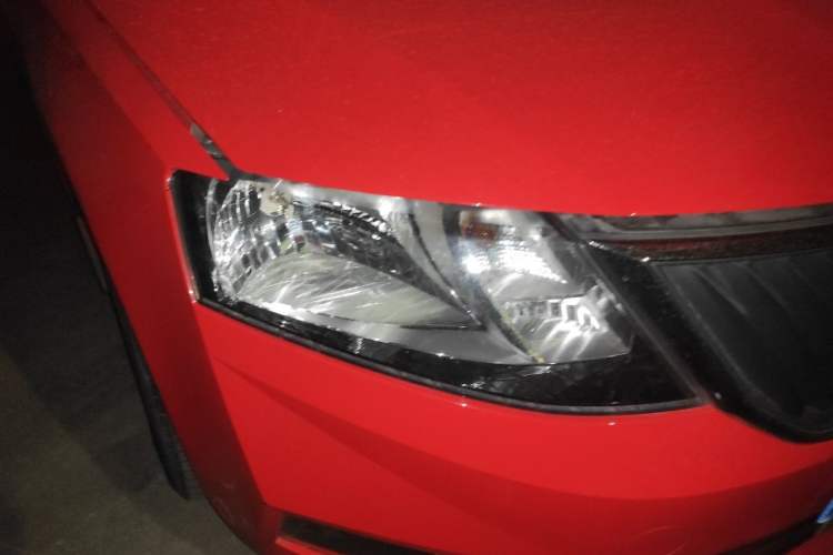 Used Skoda Rapid Spaceback 2018 1.6L Automatic Comfort Edition Right Front Headlight