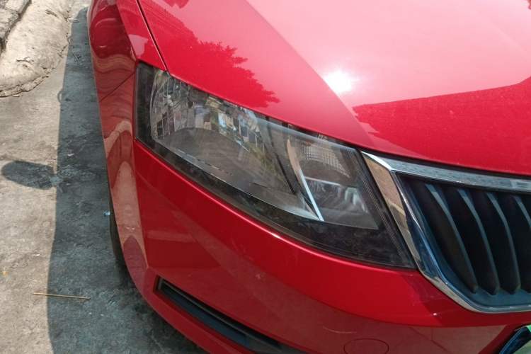 Used Skoda Rapid Spaceback 2018 1.6L Automatic Standard Edition Right Front Headlight