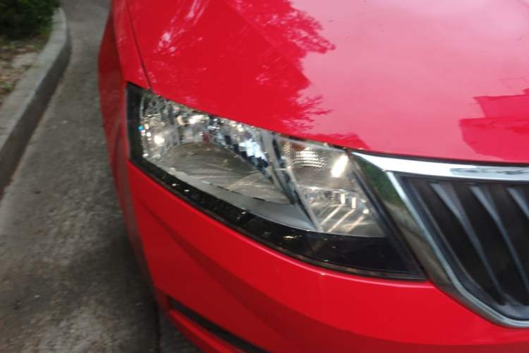 Used Skoda Rapid Spaceback 2018 1.6L Automatic Comfort Edition Right Front Headlight