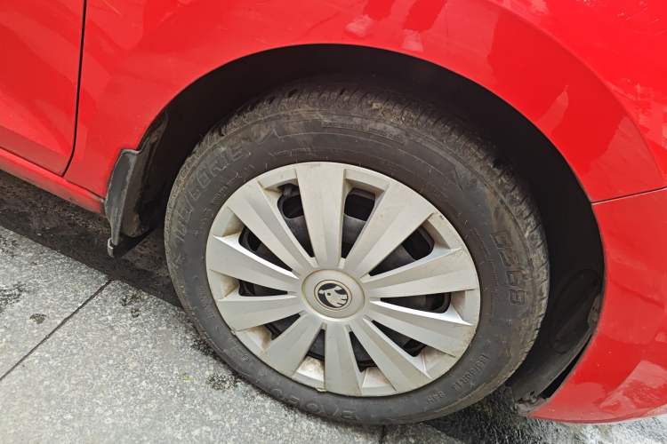 Used Skoda Rapid Spaceback 2018 1.6L Automatic Standard Edition Right Front Wheel Hub