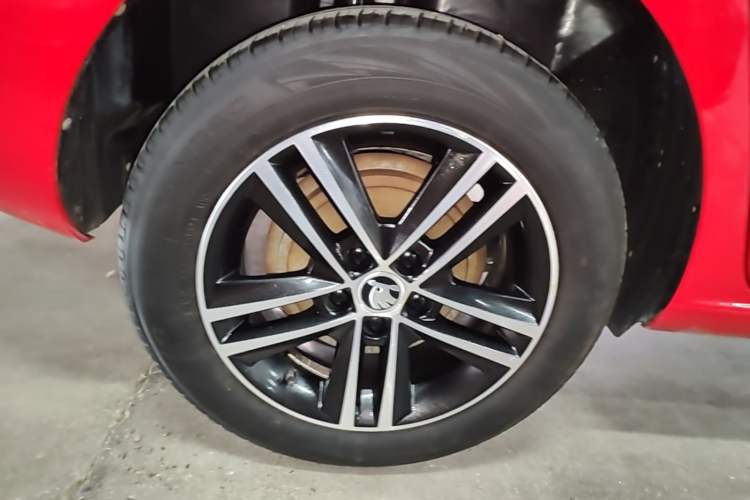 Used Skoda Rapid Spaceback 2018 1.6L Automatic Sport Edition Right Rear Wheel Hub
