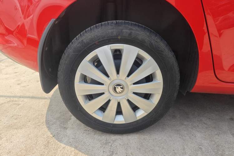 Used Skoda Rapid Spaceback 2018 1.4L Manual Standard Edition Right Rear Wheel Hub