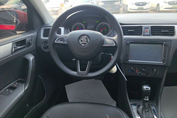 Used Skoda Rapid Spaceback 2018 1.6L Automatic Comfort Edition Steering Wheel