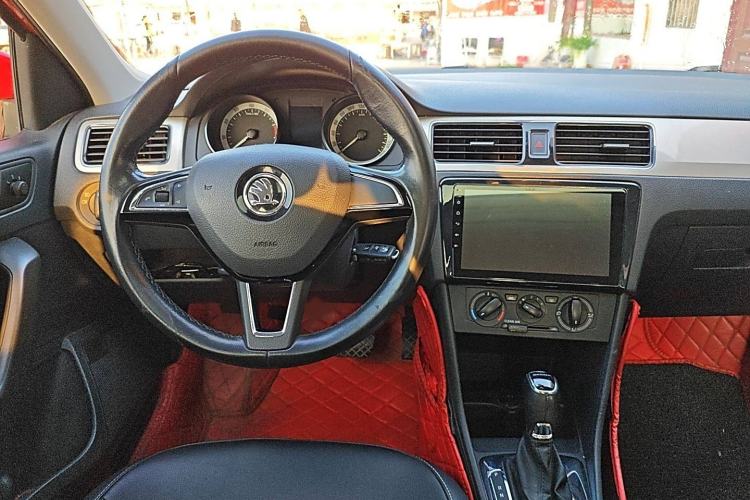 Used Skoda Rapid Spaceback 2018 1.6L Automatic Comfort Edition Steering Wheel