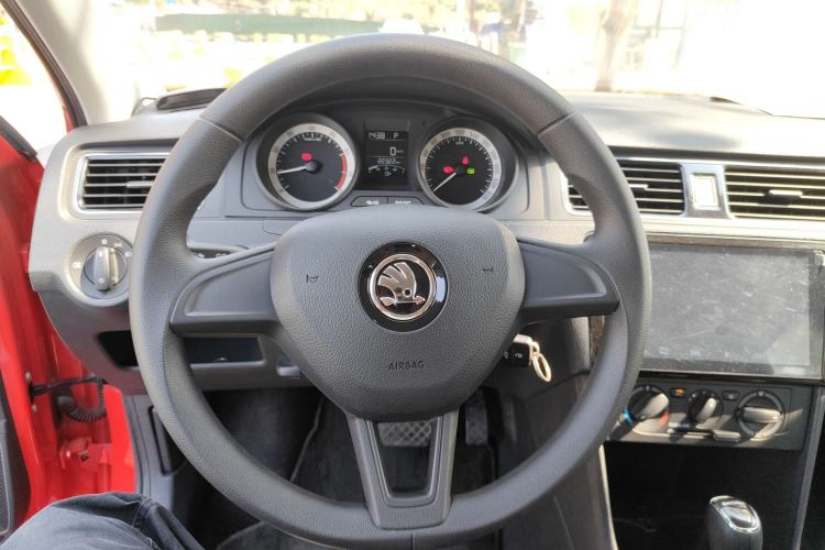 Used Skoda Rapid Spaceback 2018 1.6L Automatic Standard Edition Steering Wheel