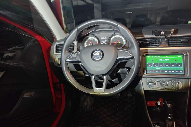 Used Skoda Rapid Spaceback 2018 1.6L Automatic Comfort Edition Steering Wheel