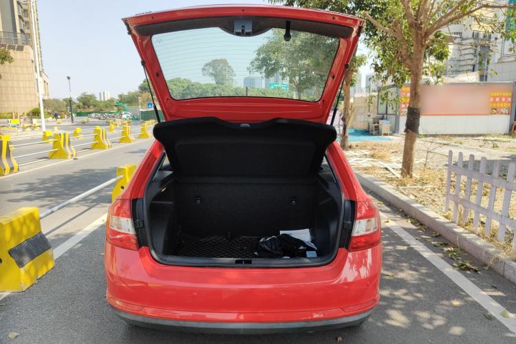 Used Skoda Rapid Spaceback 2018 1.6L Automatic Standard Edition Trunk