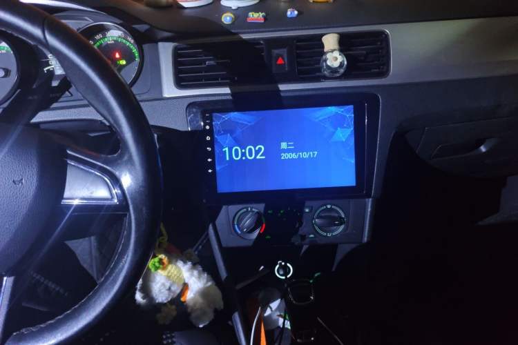 Used Skoda Rapid Spaceback 2018 1.6L Automatic Comfort Edition Audio And AC Panel