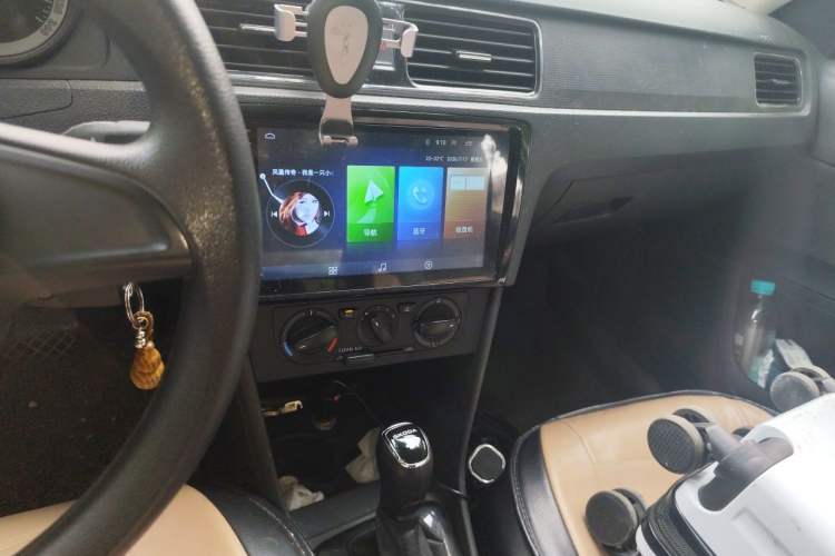 Used Skoda Rapid Spaceback 2018 1.6L Automatic Standard Edition Audio And AC Panel