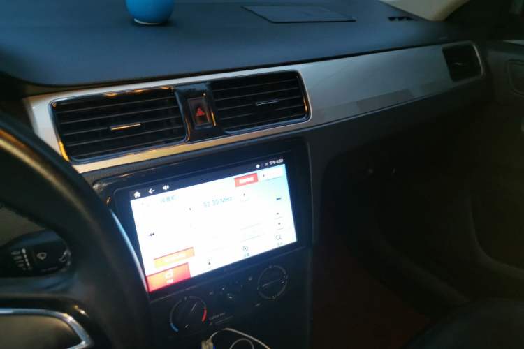 Used Skoda Rapid Spaceback 2018 1.6L Automatic Comfort Edition Audio And AC Panel