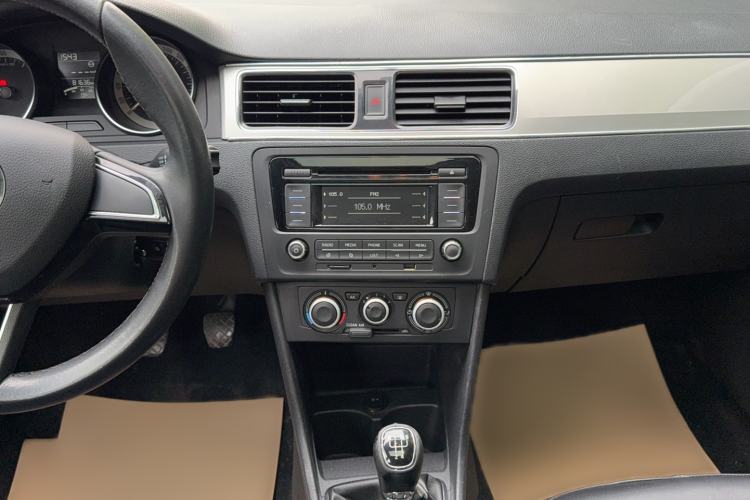 Used Skoda Rapid Spaceback 2018 1.6L Manual Comfort Edition Audio And AC Panel